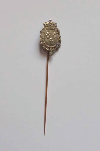 Broche en argent à sujet de grande croix...