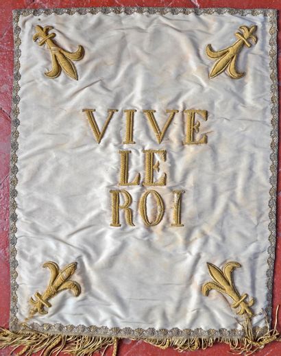 Oriflamme en soie brodé de fils d'or avec...
