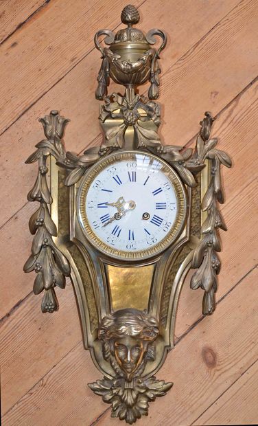 Cartel d'applique en bronze doré en rocaille...